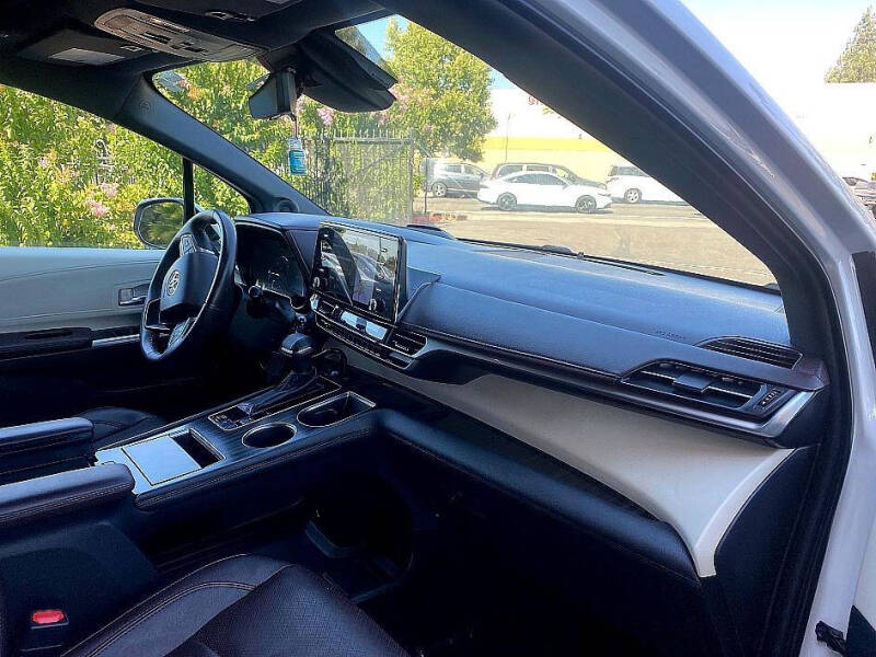 2021 Toyota Sienna Platinum 7-Passenger