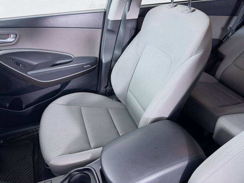 2017 Hyundai Santa Fe SE