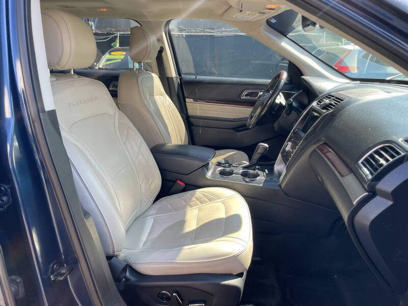 2017 Ford Explorer Platinum
