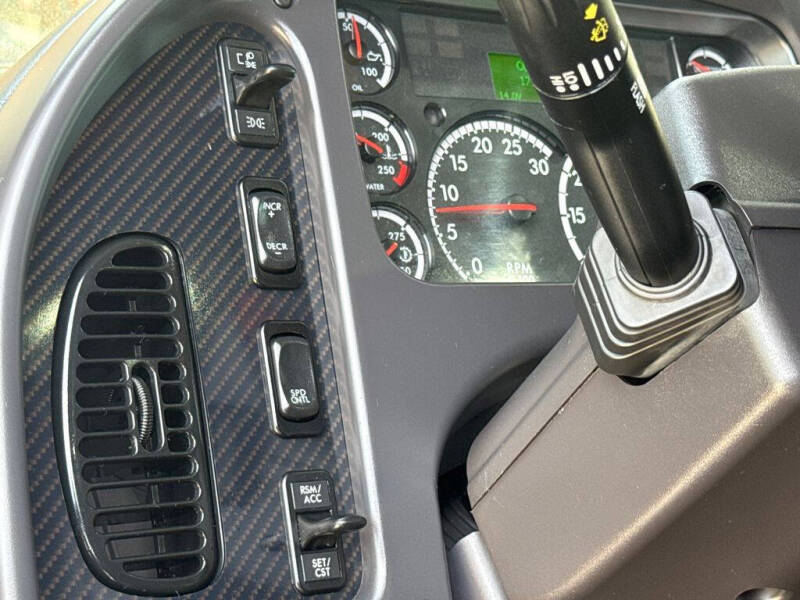 2023 Freightliner M2 106