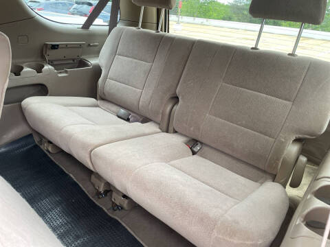 2004 Toyota Sequoia SR5