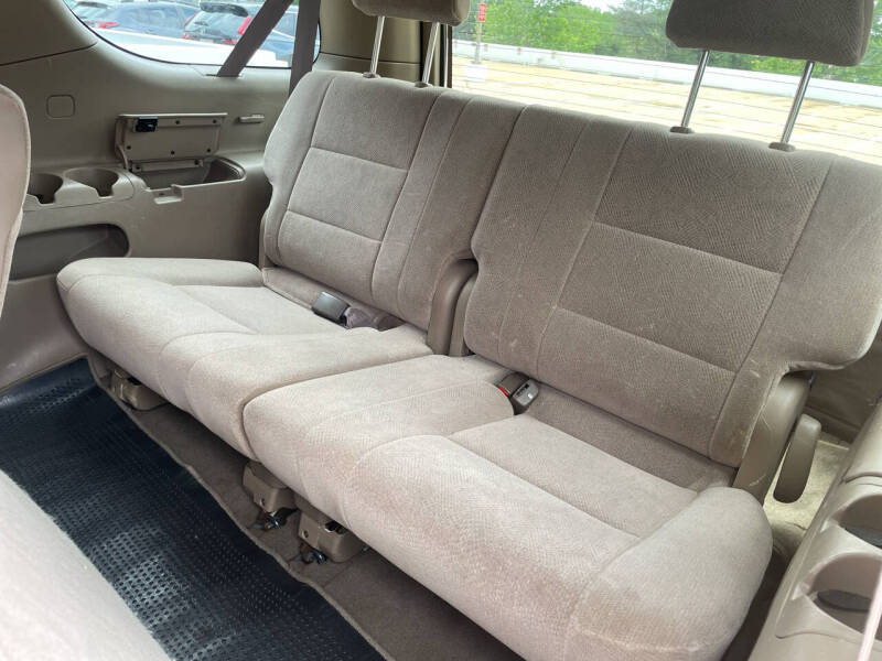 2004 Toyota Sequoia SR5