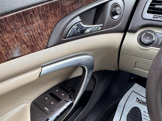 2013 Buick Regal Premium 1