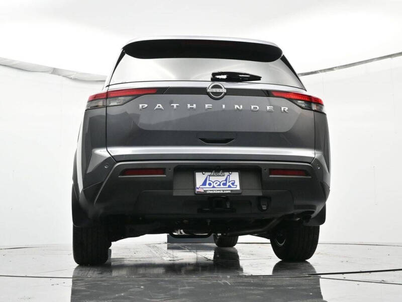 2025 Nissan Pathfinder SV