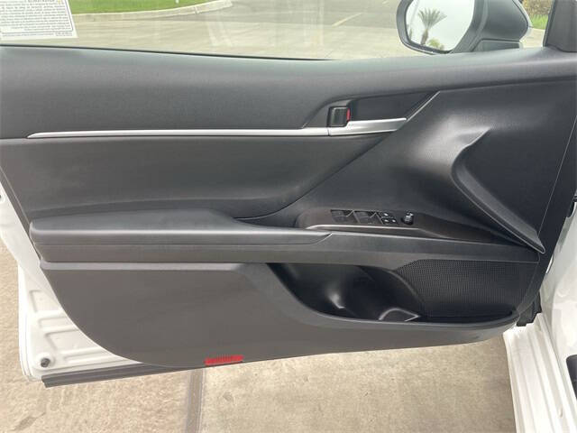 2023 Toyota Camry Hybrid SE Nightshade