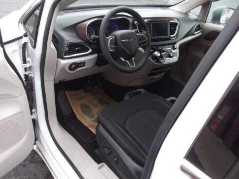 2024 Chrysler Voyager LX