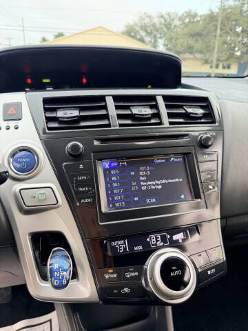 2014 Toyota Prius v Five