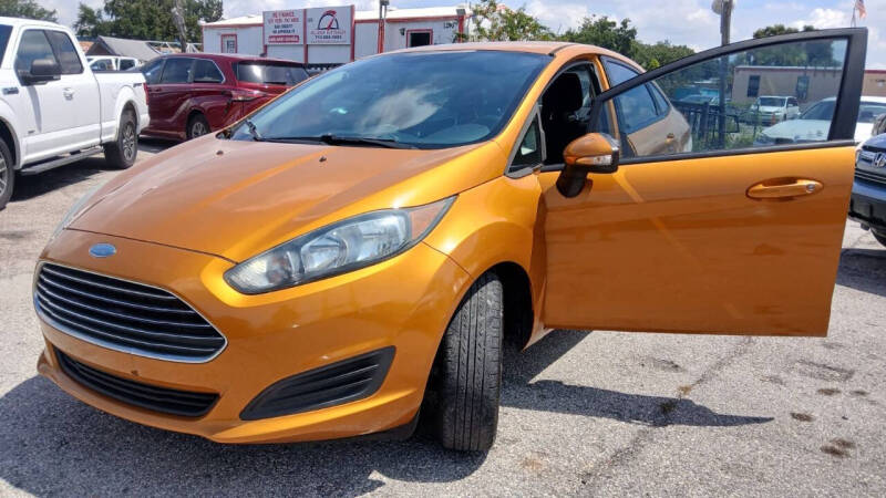2016 Ford Fiesta SE's photo