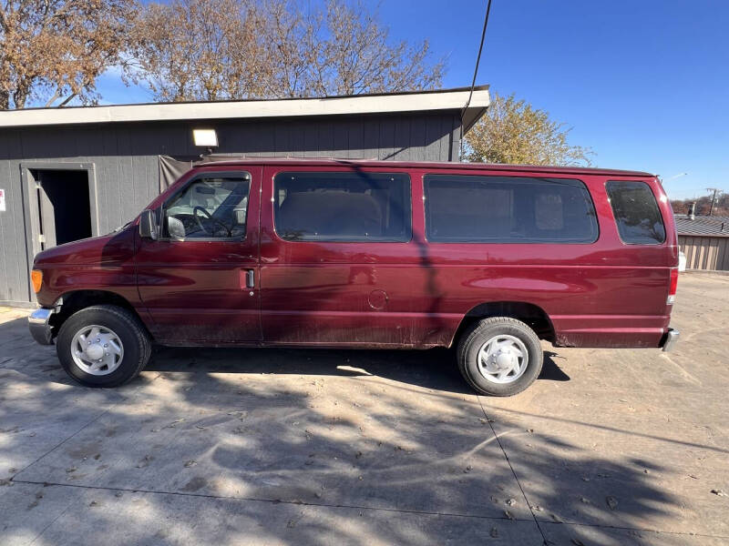 2005 Ford Econoline Van Commercial