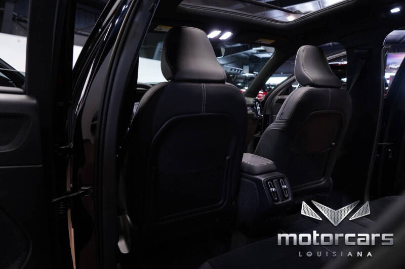 2023 Volvo XC40 B5 Plus Dark Theme
