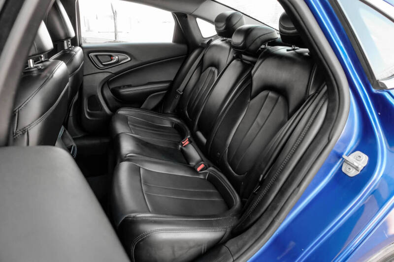 2017 Chrysler 200 Limited Platinum