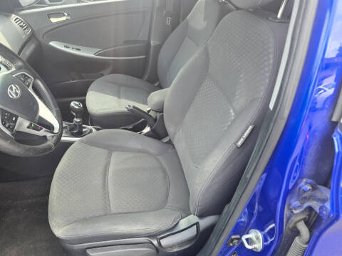 2012 Hyundai Accent SE
