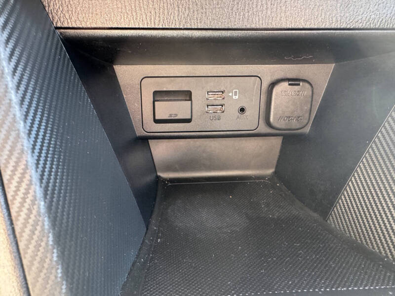 2020 Toyota Yaris Hatchback XLE