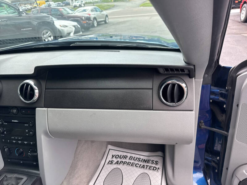 2006 Ford Mustang V6 Standard