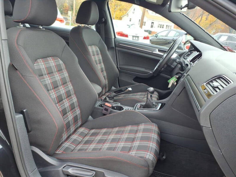 2019 Volkswagen Golf GTI S