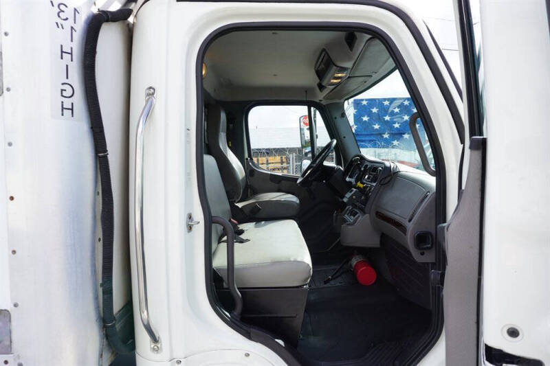 2018 Freightliner M2 106