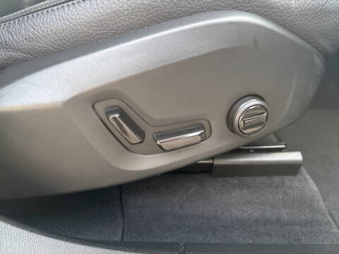 2025 Volvo XC60 B5 Plus Dark Theme