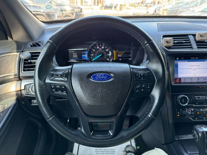 2018 Ford Explorer XLT photo 16