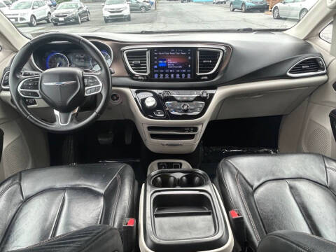 2017 Chrysler Pacifica Touring Plus