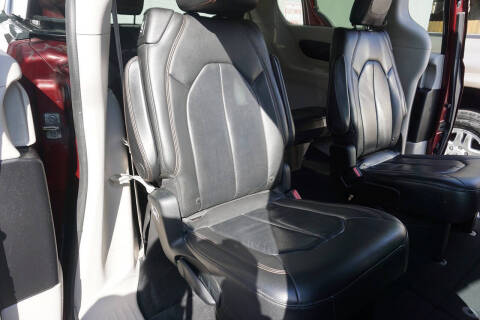 2017 Chrysler Pacifica Touring-L