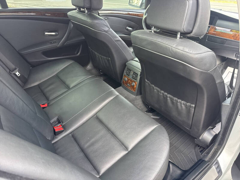 2009 BMW 5 Series 528i xDrive