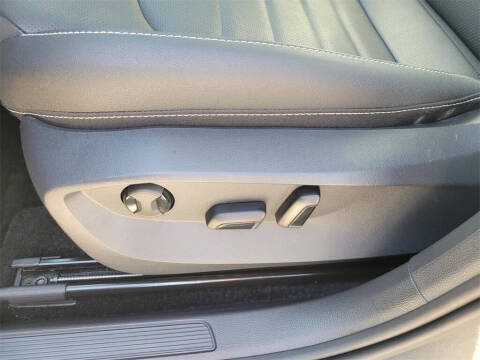 2025 Volkswagen Taos SEL 4Motion