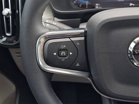 2024 Volvo XC40 B5 Plus Bright Theme