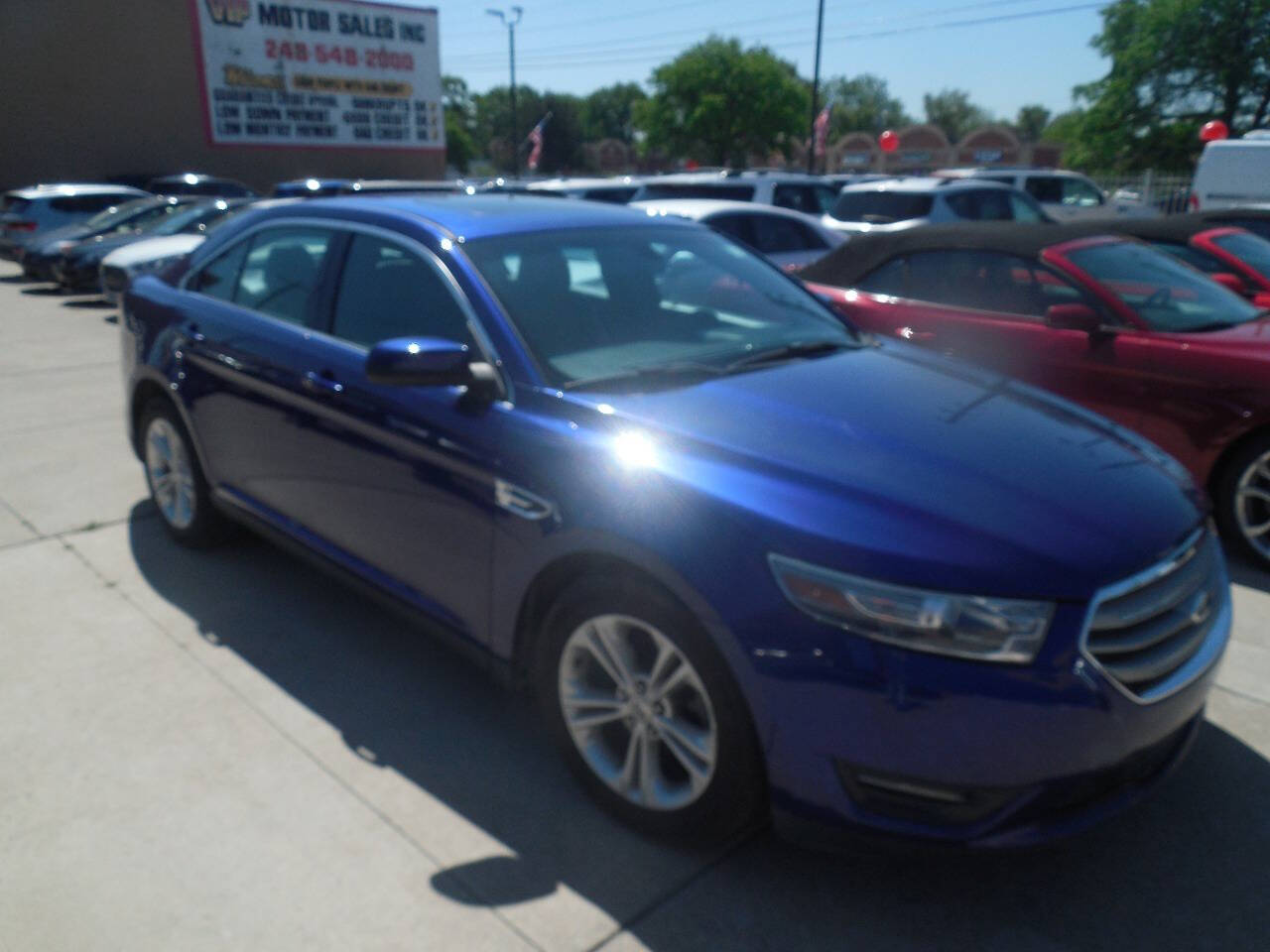 2015 Ford Taurus for sale at VIP Motor Sales in Hazel Park, MI