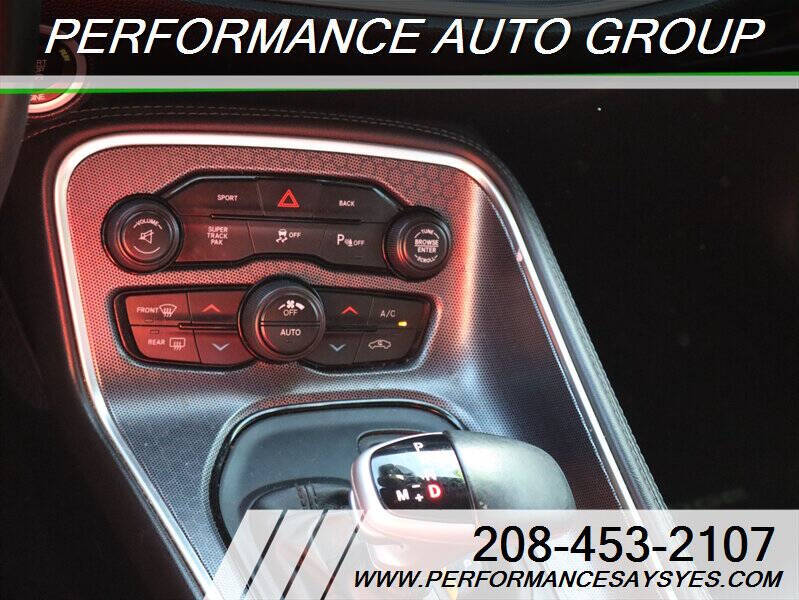 2015 Dodge Challenger SXT Plus