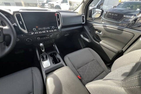 2025 Nissan Frontier SV