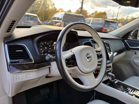 2017 Volvo XC90 T6 Momentum