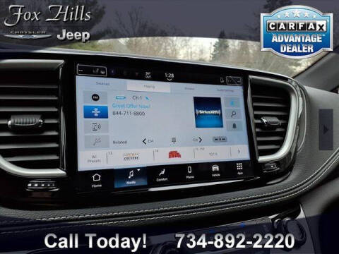 2026 Chrysler Pacifica Select