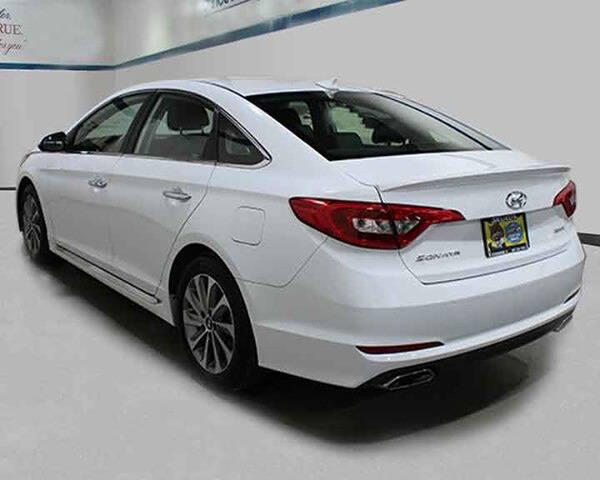 2017 Hyundai SONATA for sale at Saccucci's Of Schaumburg in Schaumburg, IL