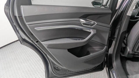 2021 Audi e-tron quattro Premium