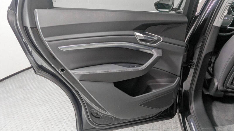 2021 Audi e-tron quattro Premium