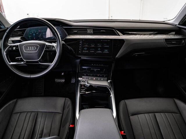 2021 Audi e-tron quattro Premium