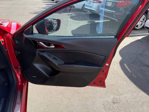 2016 Mazda MAZDA3 s Grand Touring