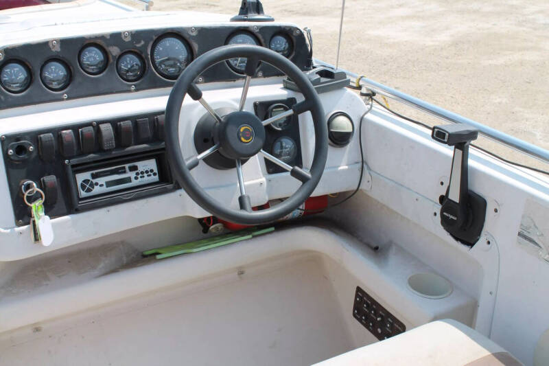 1996 Hurricane Deck Boat 246