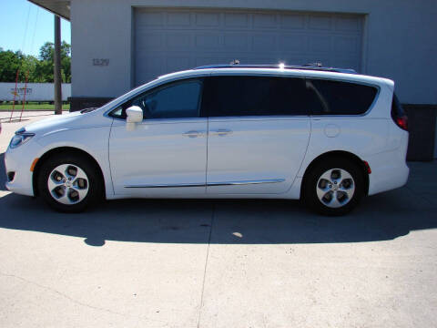 2017 Chrysler Pacifica Touring-L Plus