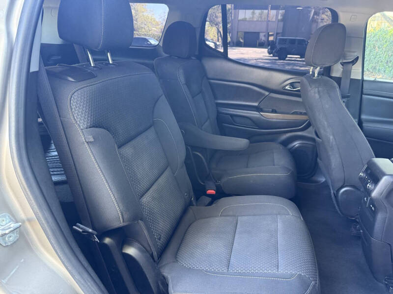 2022 GMC Acadia SLE