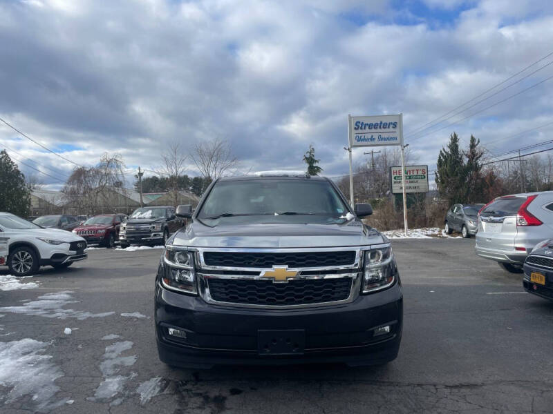 2017 Chevrolet Tahoe LT photo 3