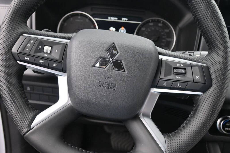 2026 Mitsubishi Outlander LE