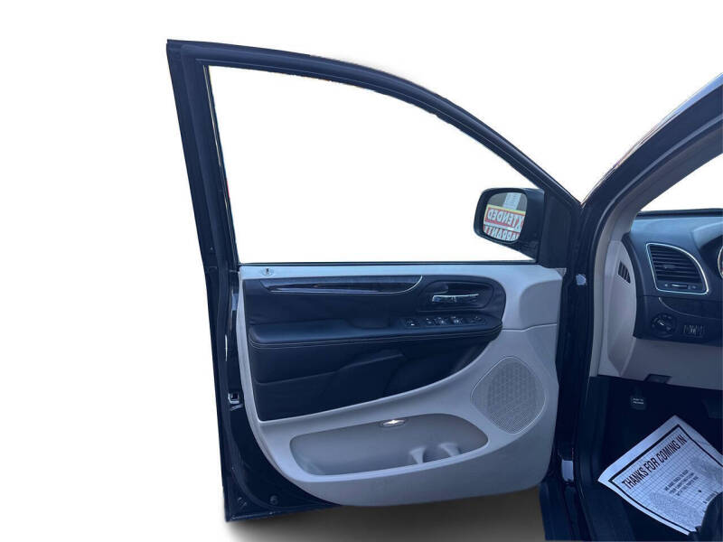 2016 Chrysler Town and Country Touring