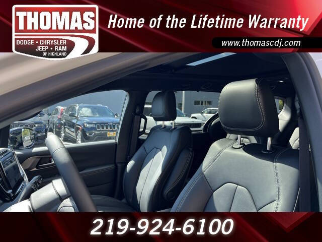 2026 Chrysler Pacifica Select