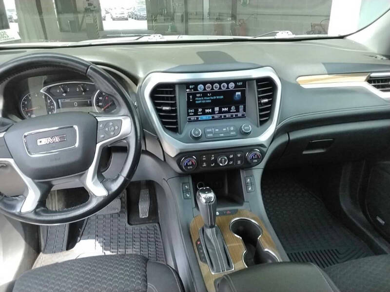 2017 GMC Acadia SLE-2