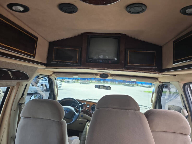 2003 Ford E-Series E-250 SD