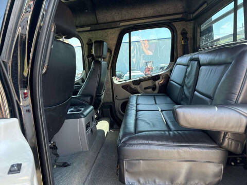 2009 Freightliner M2 106