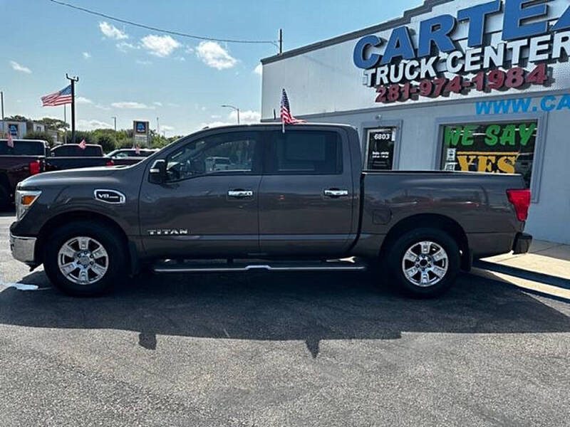 2017 Nissan Titan SV