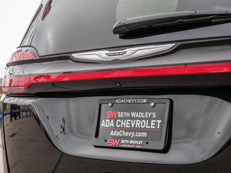 2025 Chrysler Pacifica Select