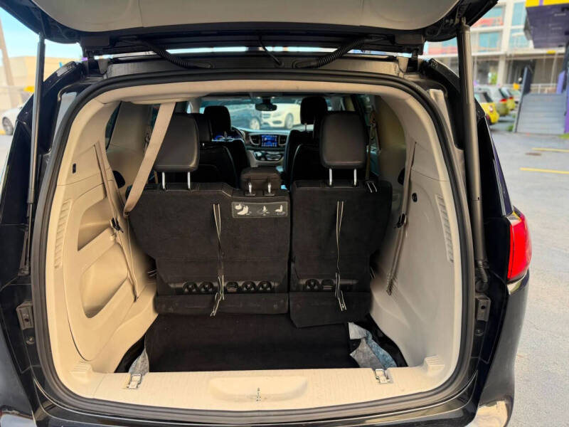 2017 Chrysler Pacifica Touring-L Plus